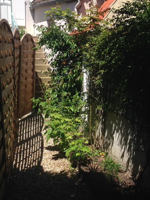 Kasaloc Apartamento Maintenon Exterior foto