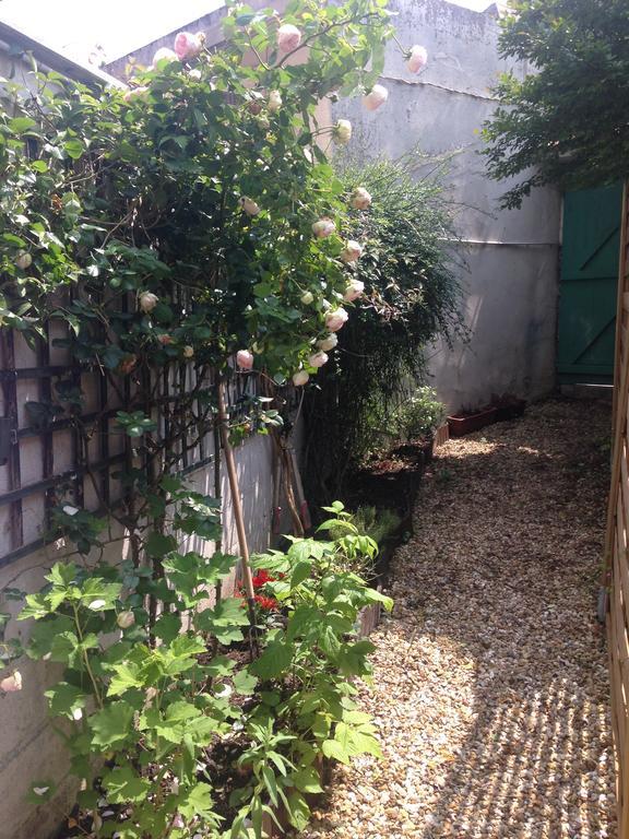 Kasaloc Apartamento Maintenon Exterior foto